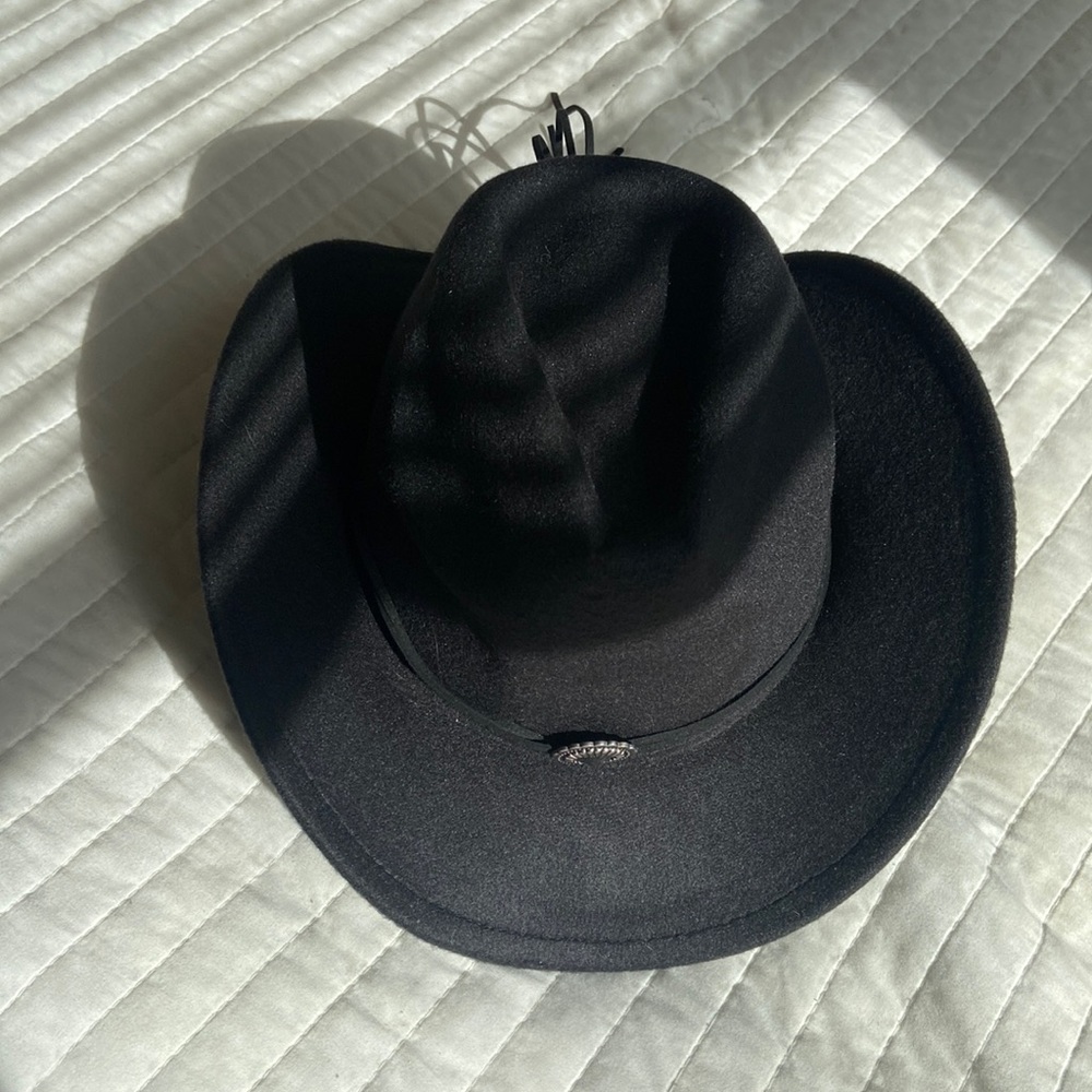 Black cowboy hat